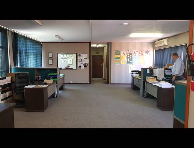 4,173M² FACTORY TO LET IN BELLVILLE SOUTH INDUSTRIA